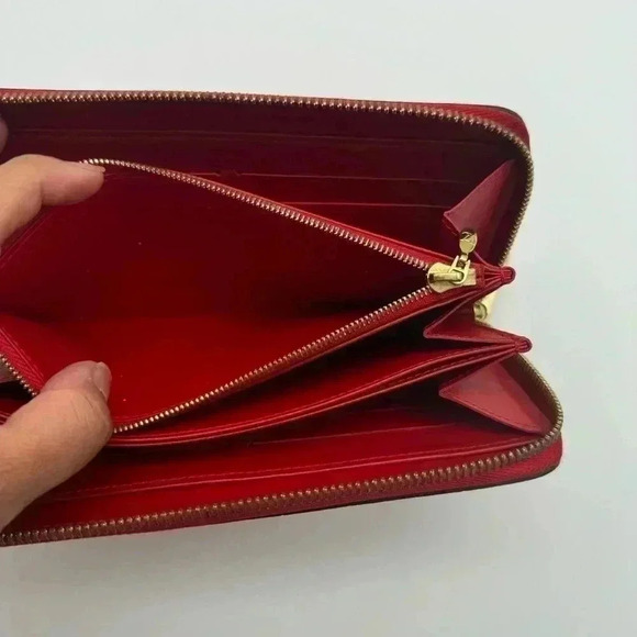 Zippy Wallet Vernis with 🆓 ENTRUPY COA - Picture 7 of 16